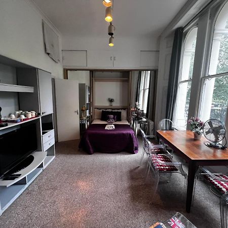 Hyde Park Studio Has Private Balcony With Tranquil Garden View London Ngoại thất bức ảnh