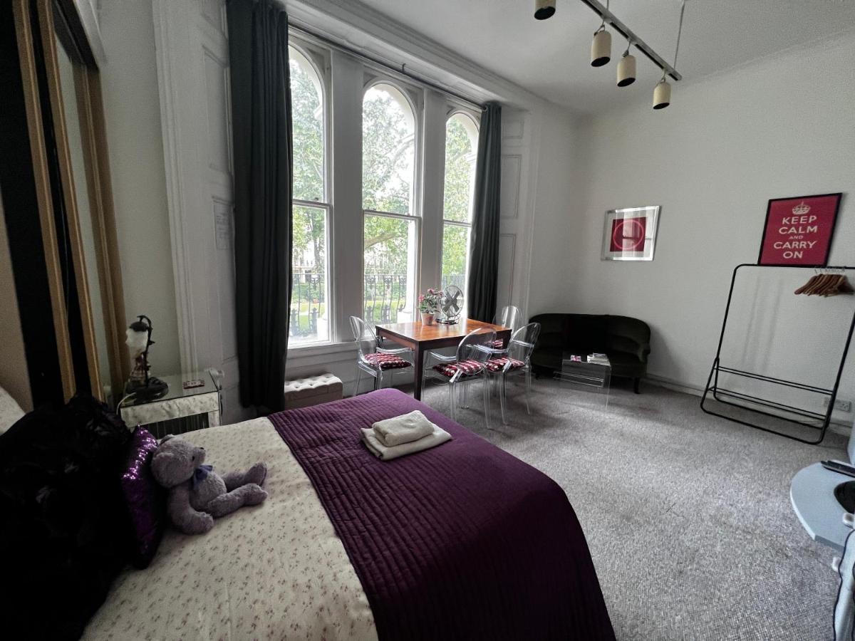 Hyde Park Studio Has Private Balcony With Tranquil Garden View London Ngoại thất bức ảnh