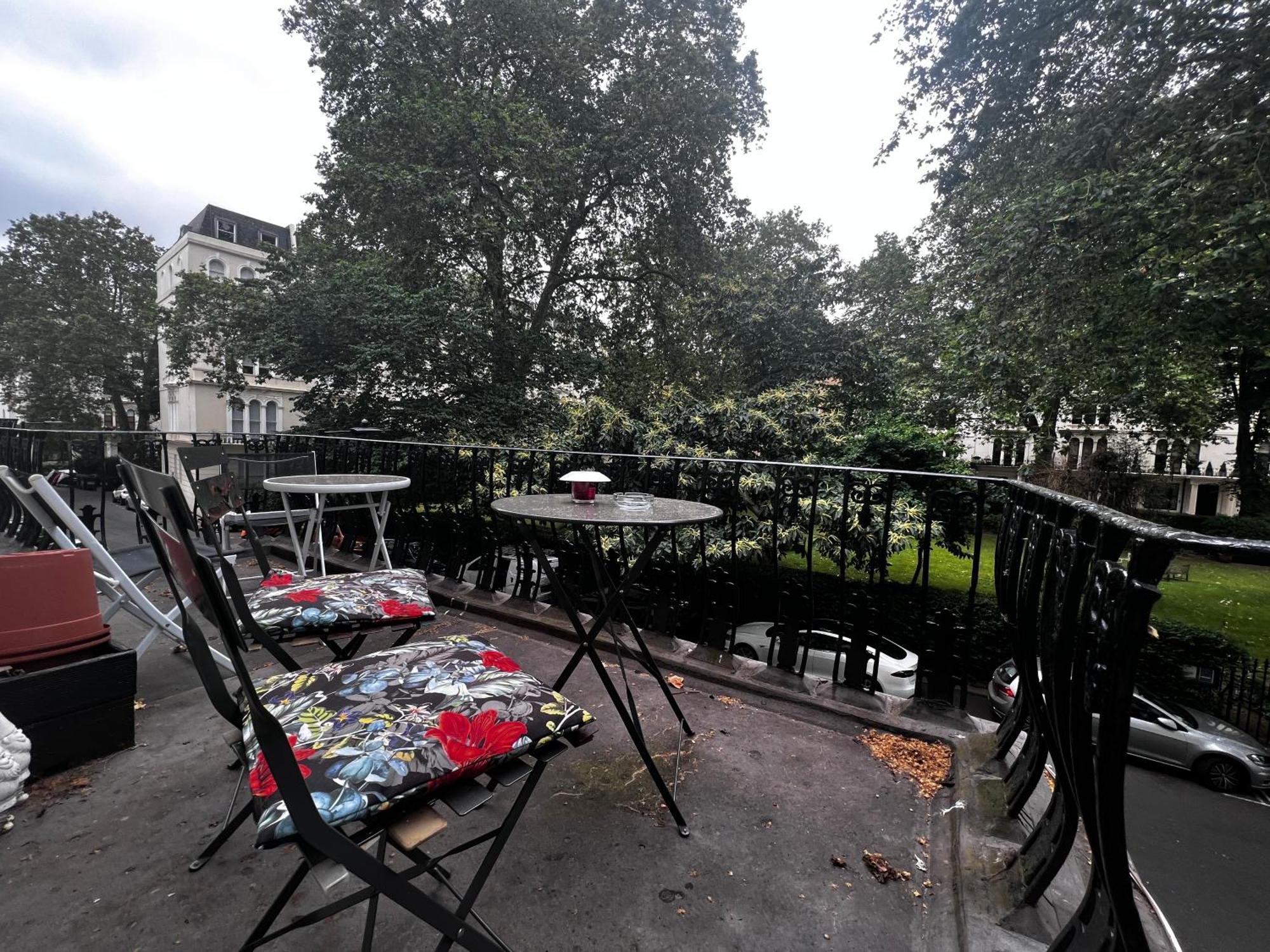 Hyde Park Studio Has Private Balcony With Tranquil Garden View London Ngoại thất bức ảnh