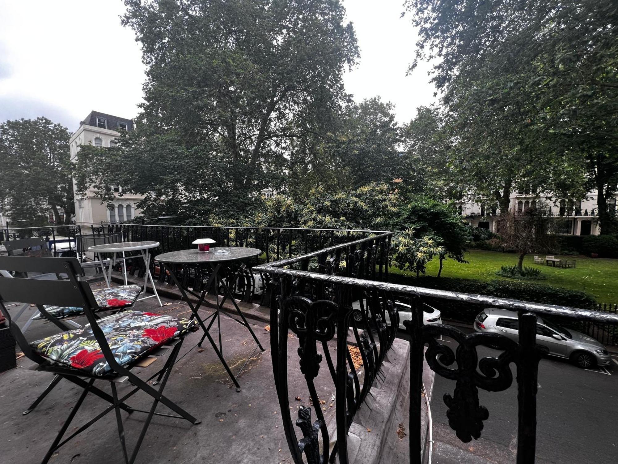 Hyde Park Studio Has Private Balcony With Tranquil Garden View London Ngoại thất bức ảnh